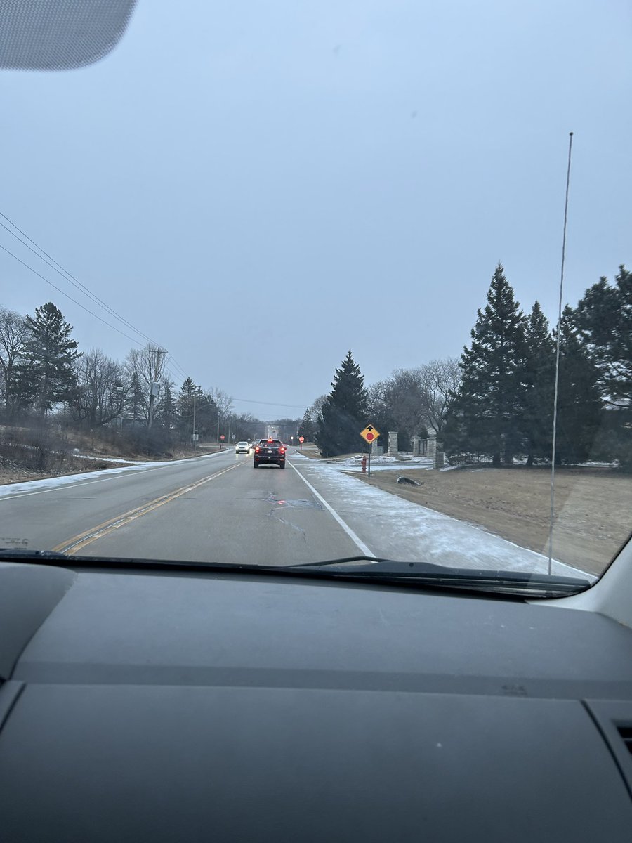 kaileyander24's tweet photo. Franklin, WI is part of the temperate forest biome. Although it may look like the tundra in the winter, wisconsin is still part of this biome because it experiences all 4 seasons. #apeseco @franklinlorax https://t.co/FzFr4TEhFZ