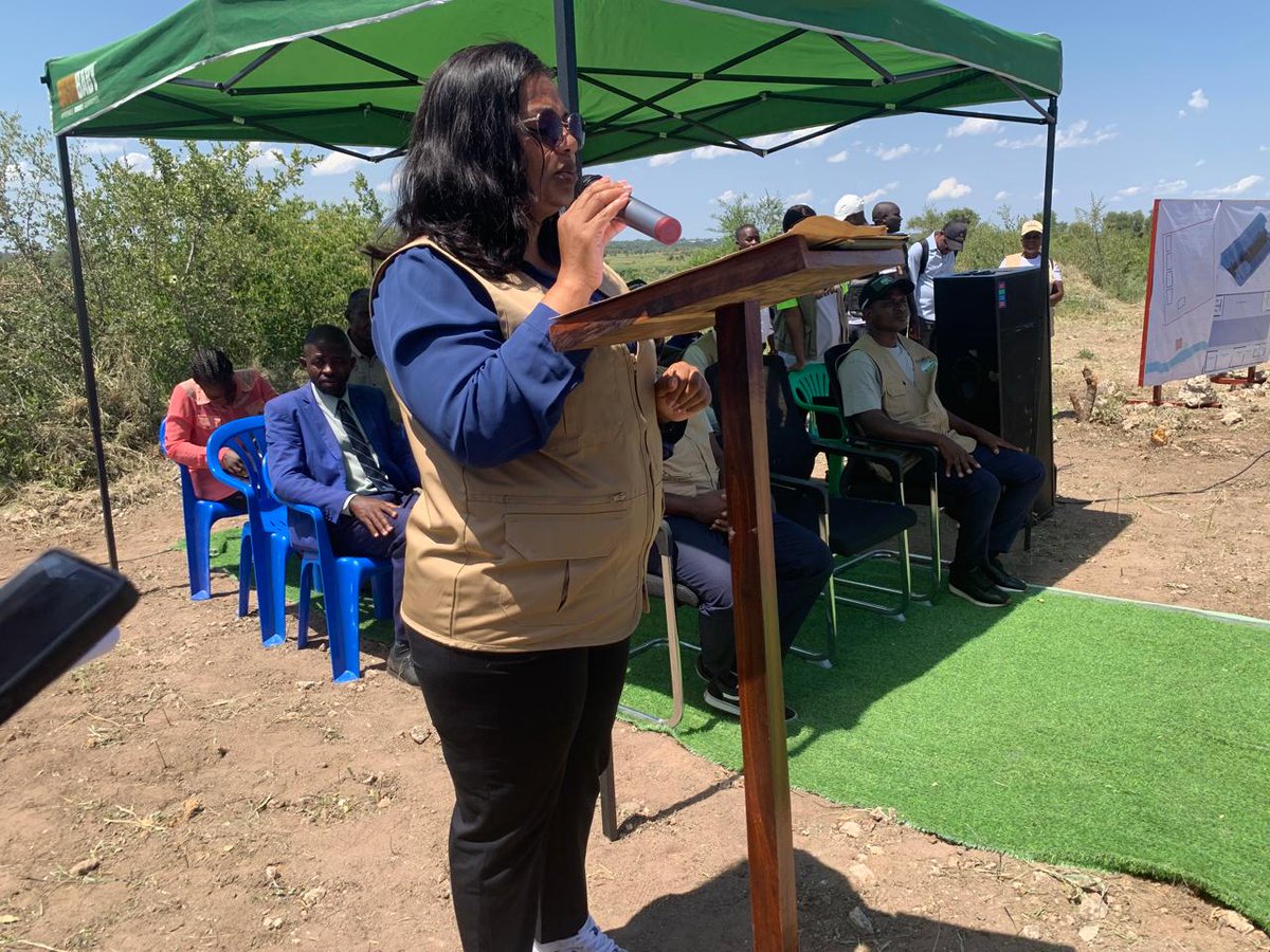 ADPP_Angola's tweet photo. Lançamento da Primeira Pedra para a Construção do Centro Regional de Acção para as Alterações Climáticas em Calai, realizado por Sua Excelência, a Vice-Governadora da Província do Cubango, Helene Chimena. Projecto ADSWAC. @OSS_Comms @adaptationfund @minamb2023 https://t.co/i4PrY3sXJU