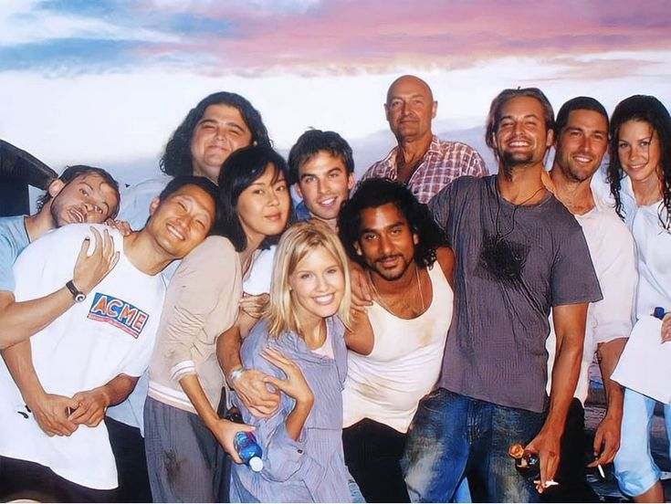 SERIELIZADOS's tweet photo. El buen rollo que transmiten las fotos del reparto de PERDIDOS durante el rodaje de la serie🥹❤️ https://t.co/QPEvYmtrio