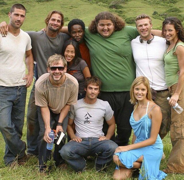 SERIELIZADOS's tweet photo. El buen rollo que transmiten las fotos del reparto de PERDIDOS durante el rodaje de la serie🥹❤️ https://t.co/QPEvYmtrio