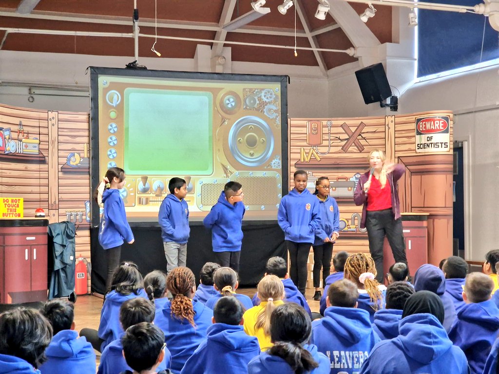 sthelensp's tweet photo. A huge thank you to @AJ_SCWales from @SustransCymru for introducing us to @theatrepie, who gave us an amazing all-singing all-dancing assembly about air purity and how we can look after the air around us! First job - walking to school instead of cars! 🚗🚶‍♂️🚶‍♀️ #sthpeco #sthpwell https://t.co/1MZBQiwNFR