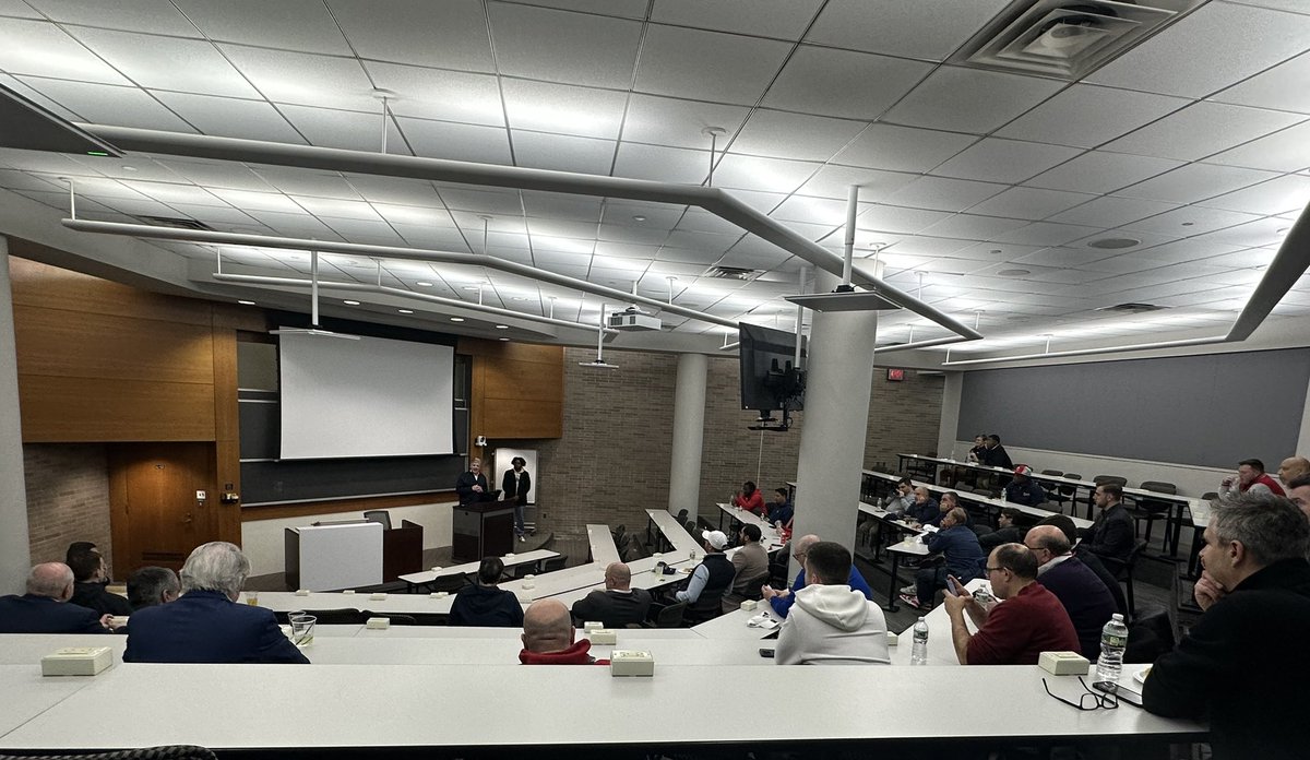 NotoriousNJV's tweet image. A special evening getting to see a preview of &quot;Pitino: Red Storm Rising&quot; followed by a Q&amp;amp;A with our HOF coach @RealPitino hosted by legendary college basketball analyst @VinParise. Check it out on Tuesday night on @VICE! Excellent! #newreign #wearestjohns #sjubb