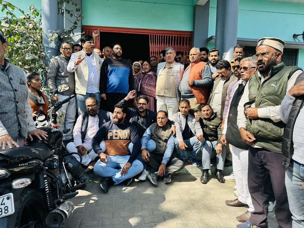 FaizulHaqueAdv's tweet photo. भाजपा सरकार द्वारा जबरदस्ती प्रीपेड मीटर लगाने का आज रामनगर कांग्रेस व युवा कांग्रेस द्वारा ज़ोरदार विरोध प्रदर्शन किया गया। 

फैजुल हक़ (एडवोकेट)
प्रदेश प्रवक्ता
प्रदेश संयोजक विधी प्रकोष्ठ
यूथ कांग्रेस उत्तराखण्ड
#iyclegalcell #indiannationalcongress #indianyouthcongress https://t.co/UvhkH7O0tx