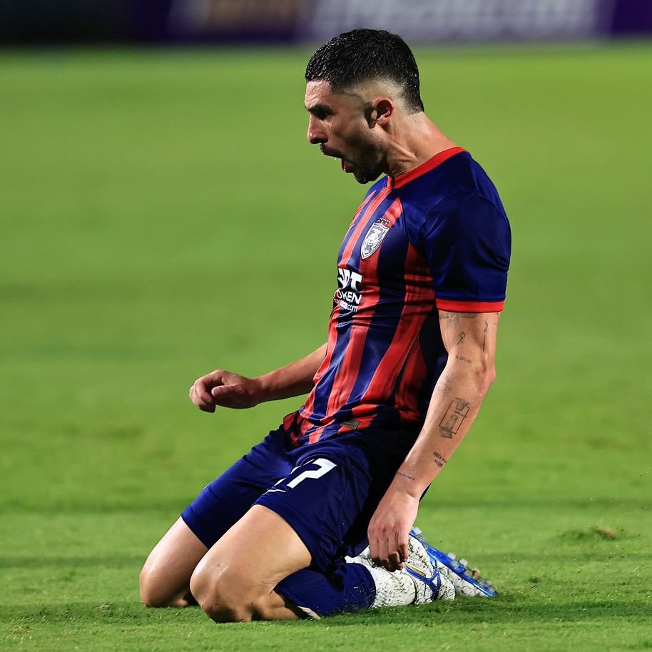 65'— Álvaro ⚽️
79'— Álvaro ⚽️

Impresionante debut de <a href="/AlvaroGonzalez_/">Álvaro González</a> con la camiseta de Johor en Champions. 🔥