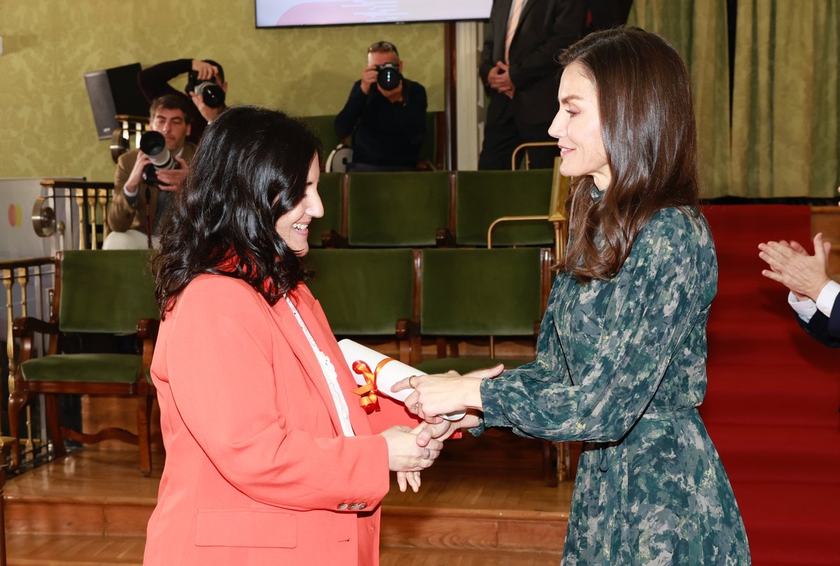 Fundación Princesa de Girona (@fpdgi) on Twitter photo ¡¡Muchas felicidades @mariaescesc!!
María Escudero Escribano ha sido reconocida en los Premios Fundación Real Academia de Ciencias de España al Joven Talento Científico Femenino en la categoría de Física y Química
María también es #PremioPrincesaDeGirona
📸 <a href="/CasaReal/">Casa de S.M. el Rey</a> ¡¡Muchas felicidades @mariaescesc!!
María Escudero Escribano ha sido reconocida en los Premios Fundación Real Academia de Ciencias de España al Joven Talento Científico Femenino en la categoría de Física y Química
María también es #PremioPrincesaDeGirona
📸 <a href="/CasaReal/">Casa de S.M. el Rey</a>