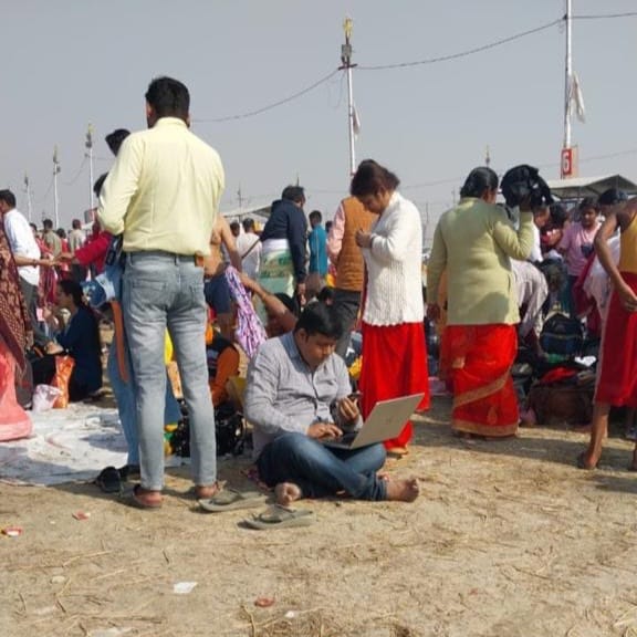 L&amp;T employee spotted in Mahakumbh

😅😅