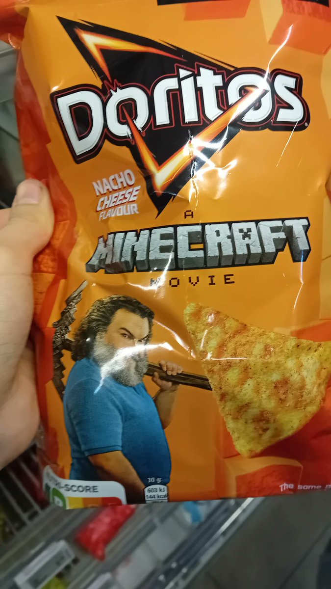 Bro, entro a la tienda y me encuentro esto 💀  

jack black es steve  
minecraft tiene peli  
los doritos están en la jugada...  

¿ESTAMOS EN UNA SIMULACIÓN? 🤯  

#MinecraftMovie #JackBlack #Doritos