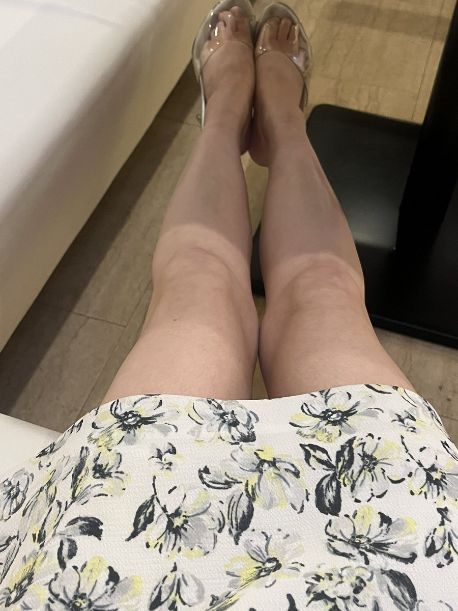 ストッキング忘れたから、生足中☺️

#脚フェチ
#脚
#あし
#脚フェチさんと繋がりたい
#ストッキングフェチ
#生足