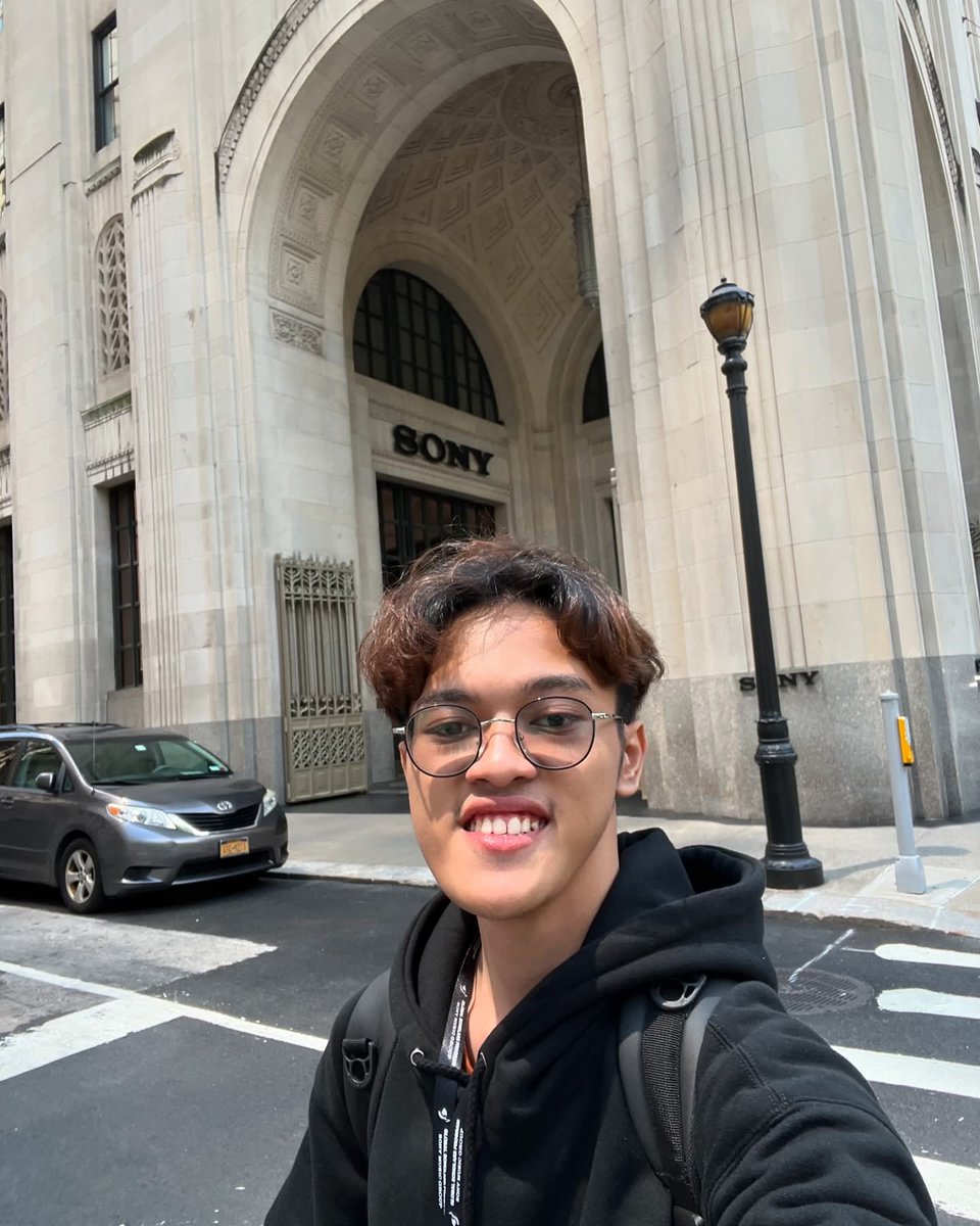 AlfathFlemmo's tweet photo. Alfath Flemmo: Dari Indonesia ke SONY MAusic New York – Mimpi Jadi Nyata!  

📍 @SonyMusic HQ, New York – Juli 2024, saya hadir di Sony Music Group Global Scholars Conference: belajar bisnis musik, produksi, tren global.

🔗 Baca: https://t.co/oTW0nJMg6X — https://t.co/4u32GlSZzz https://t.co/ZhftnnGnjb