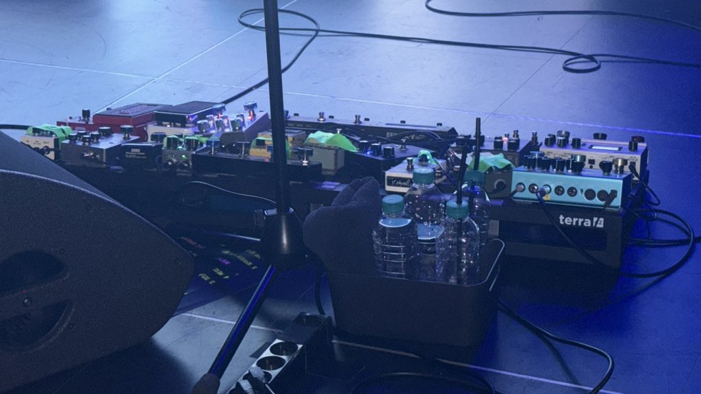 어제 동균쓰
물 두병반 드심