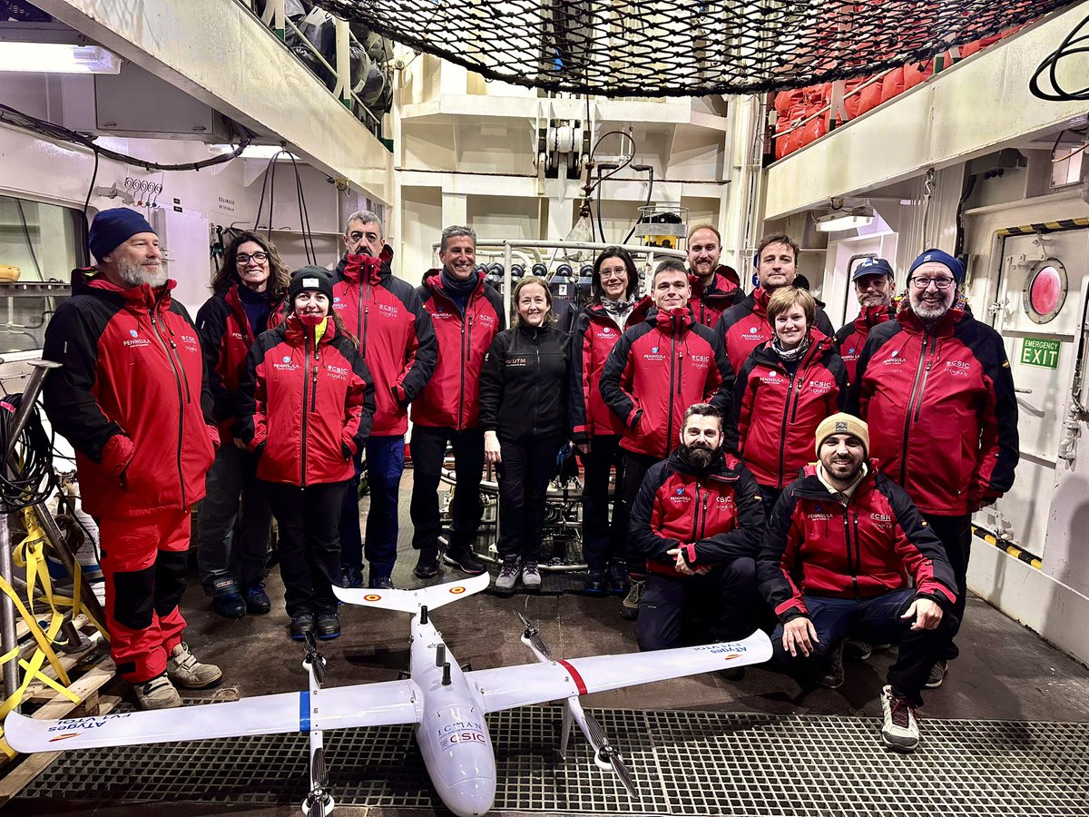 SeaDron (@dronsea) on Twitter photo Ayer recibimos la visita de la Ministra de Ciencia, Innovación y Universidades <a href="/DianaMorantR/">Diana Morant</a> , de la Secretaria General de Investigación del <a href="/CienciaGob/">Ministerio de Ciencia, Innovación y Universidades</a> , y de la presidenta del <a href="/CSIC/">CSIC</a> <a href="/delPinoE/">Eloísa del Pino</a> en el B/O Sarmiento de Gamboa, en el que estamos realizando el proyecto DICHOSO. Ayer recibimos la visita de la Ministra de Ciencia, Innovación y Universidades <a href="/DianaMorantR/">Diana Morant</a> , de la Secretaria General de Investigación del <a href="/CienciaGob/">Ministerio de Ciencia, Innovación y Universidades</a> , y de la presidenta del <a href="/CSIC/">CSIC</a> <a href="/delPinoE/">Eloísa del Pino</a> en el B/O Sarmiento de Gamboa, en el que estamos realizando el proyecto DICHOSO.