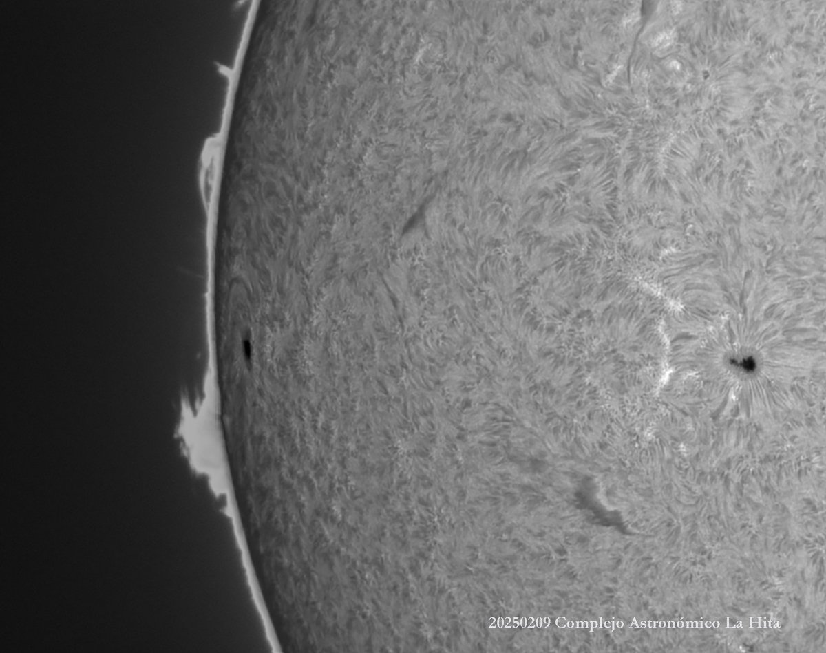 La experiencia de observar el sol en H-alfa siempre fascina.
Y en un día radiante deja recuerdos inolvidables ☀️😍👇

Ni en domingo se descansa. #ilovemyjob #❤️ <a href="/AstroHita/">Fundación AstroHita</a> 
<a href="/LuntSolar/">Lunt Solar Systems</a>