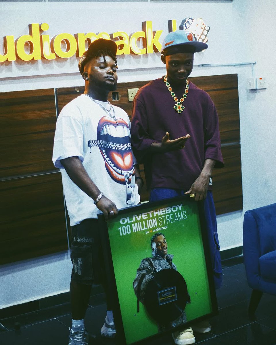 AmeyawTV's tweet photo. OliveTheBoy (@OliveTheBoy_ _) officially receives plaque for 100m streams on Audiomack 

#ameyawtv https://t.co/n50XCPLc2q