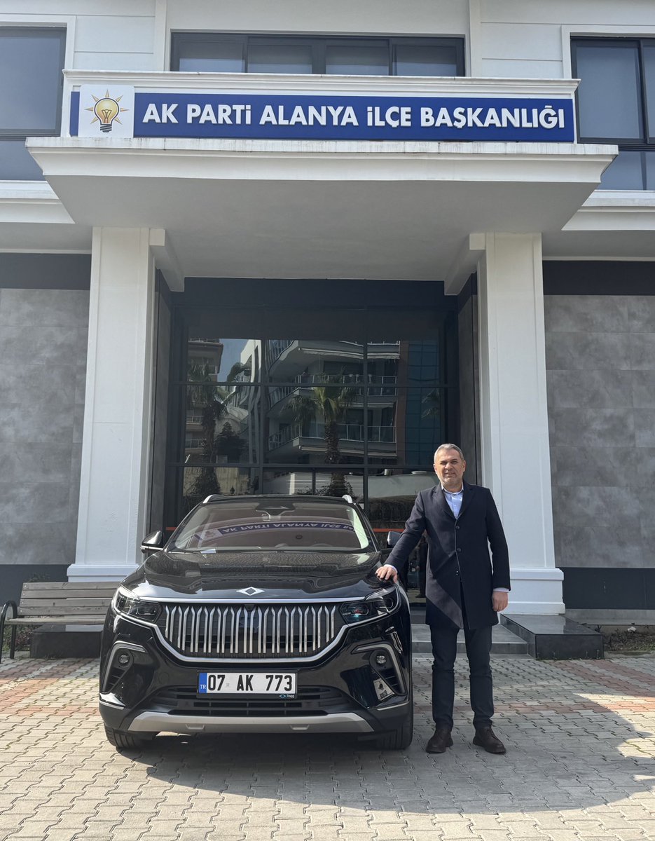 mehmetsarani's tweet photo. Yerli ve milli aracımız TOGG’u 
AK Parti Alanya İlçe Teşkilatımıza kazandırmanın mutluluğunu yaşıyoruz.

Türkiye’nin otomobilini üretmek, teknolojideki gücümüzü dünya çapında göstermek ve milli hedeflerimize olan bağlılığımızı güçlendirmek adına ülkemiz için önemli bir adım.

Destekleriyle daima yanımızda olan herkese teşekkür eder,aracımızın hayırlı olmasını temenni ederim.

@alicetin_07 
@akpartiantalya7