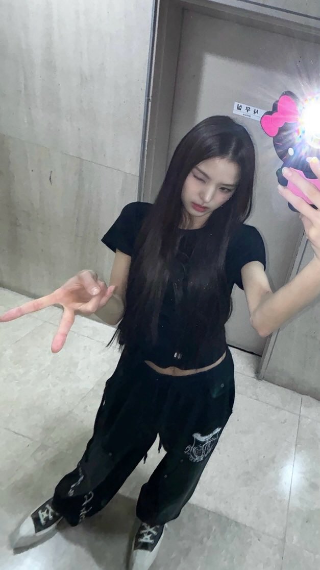 izna_offcl's tweet photo. [izME📮]

나양~~ 어제 나야랑 많이 소통할 수 있어서 너어어어어무 재미있었어용🩷🩷🩷 더 많은 이야기하고 싶어서 또 찾아올게요ㅎ🤭 ♡"

#izna #이즈나
#MAI #마이 https://t.co/qiYeD7E8va