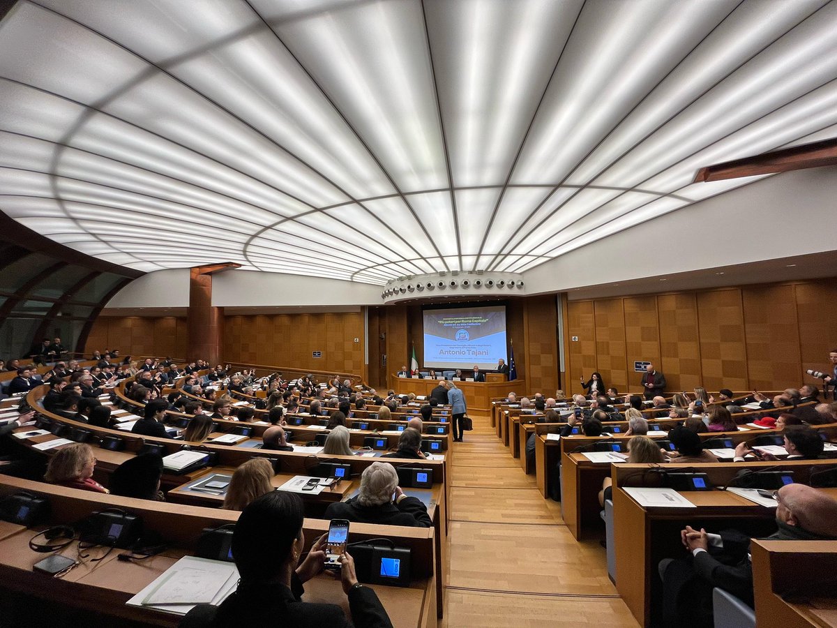 Presenti alla Camera dei Deputati con una nostra delegazione alla presentazione della proposta di riforma costituzionale di <a href="/forza_italia/">Forza Italia</a> che attribuirà più poteri a Roma Capitale. 🏛️🇮🇹

Per una città più efficiente, più sicura, più dinamica, per Roma, “damose da fa’”! 💪✨