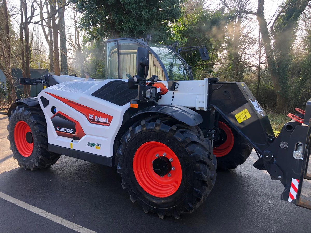 Bobcat TL38.70 Agri 4* for all those farmers out there.
Highest spec machine packed with tons of features.
bobcatsales.co.uk/bobcat-tl38-70…

#tvehireandsales #OxfordshireDeals #bobcat #Abingdon #SouthOfEngland #Bobcatemea #Oxfordshire #TVEHireAndSales #Bobcat #TelescopicHandlers