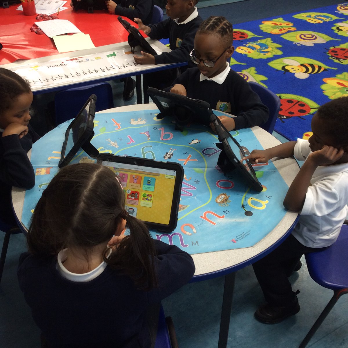 deptfordpark's tweet image. Silver Class enjoyed their session on the new ipads. They were all engaged on Busy Things programme and they are looking forward to the next session using a different app. #newipads #learningwhilehavingfun #BusyThings #Mathletics