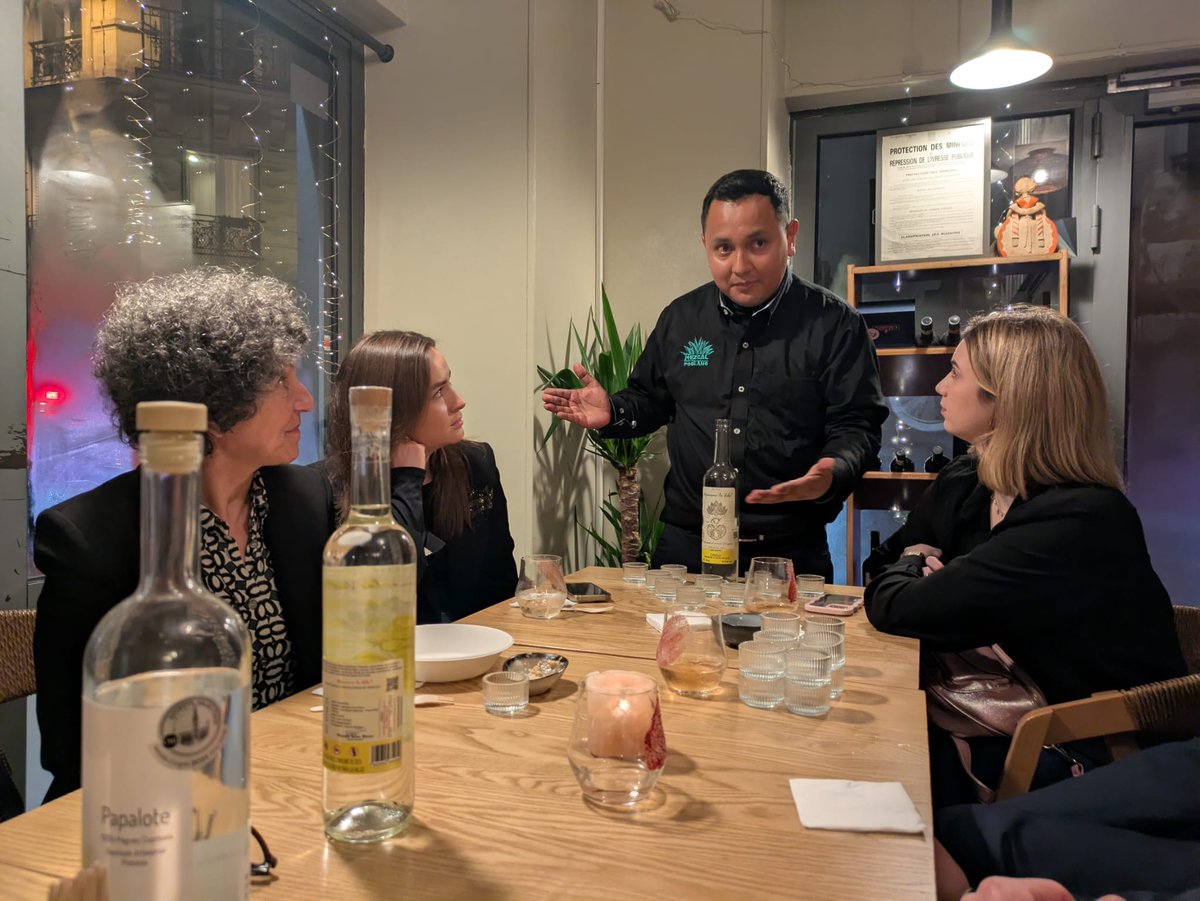 Hier soir, le Pôle Culture gastronomique mexicaine de <a href="/RGMx_Paris/">Red Global Mx Paris</a> a organisé au restaurant Chicahualco de <a href="/MercedesAhum/">Mercedes Ahumada / Conférencière</a> une dégustation de 9 marques de mezcal de Puebla primées par <a href="/MexicoSelection/">México Selection by CMB</a> et qui participent actuellement au salon #WineParis2025.