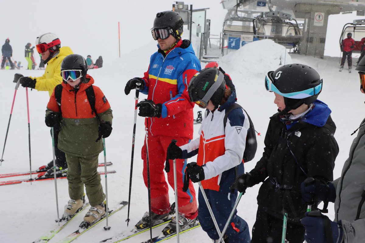 P7 SKI TRIP | It’s a cloudy day in the mountains, but fresh snow and loads of amazing runs mean that we’ve had a great morning. Another awesome afternoon coming up… ⛷️🎿