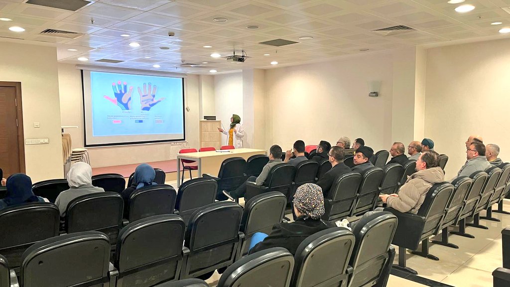 Hastanemiz Enfeksiyon Hemşiresi Sema ONUR tarafından personellerimize Hastane Temizliği ve El Hijyeni konulu eğitimler verilmiştir.