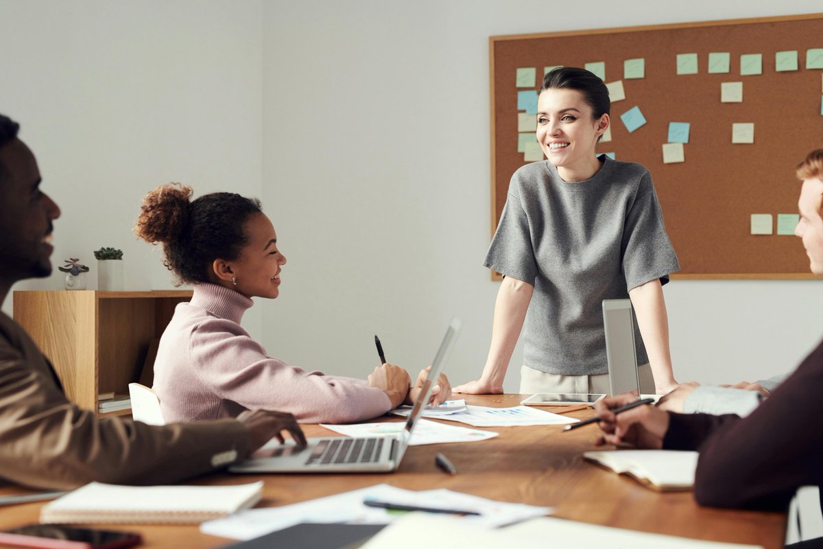 fibretraining's tweet photo. Effective #TeamCommunication is the backbone of any #SuccessfulBusiness.

When communication between team members is working well, it can lead to several benefits, including:

✔️ Higher productivity
✔️ Increased efficiency
✔️ Better #EmployeeEngagement

👉 https://t.co/wM5B1dJNdB https://t.co/FzaSMlw4wy