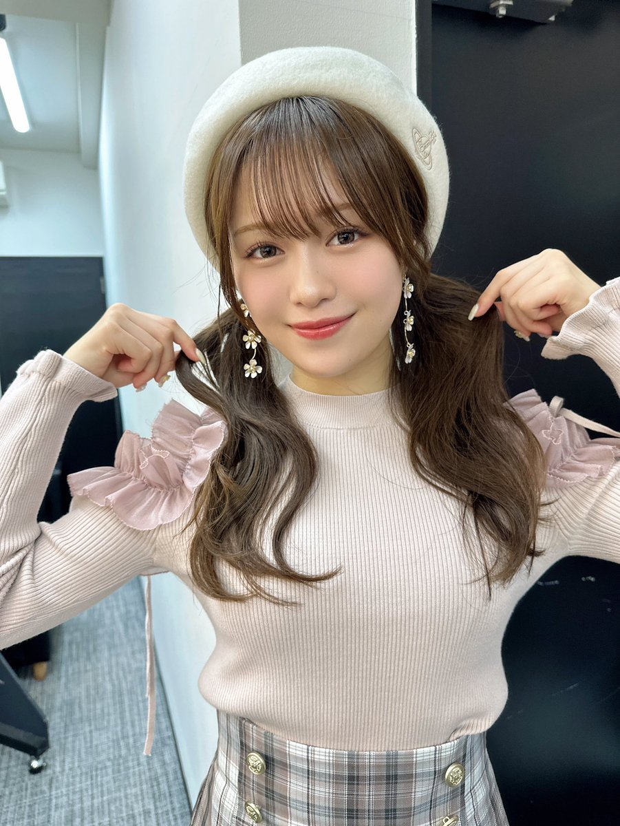 AyaEmori_BOX's tweet photo. #絵森彩がYATTEKURU

バレンタイン間近ということで甘々なヘアメ＆お洋服にしちゃいましたっ！🤎ྀི🤍ྀི

アイス女王の称号は奪還できずでとっても悔しい🥹
またいつかリベンジできますように！🙏🏻🌟

とっても楽しい��間だったよ！みんなありがとう🤍𐙚 https://t.co/qyIYzcnotG