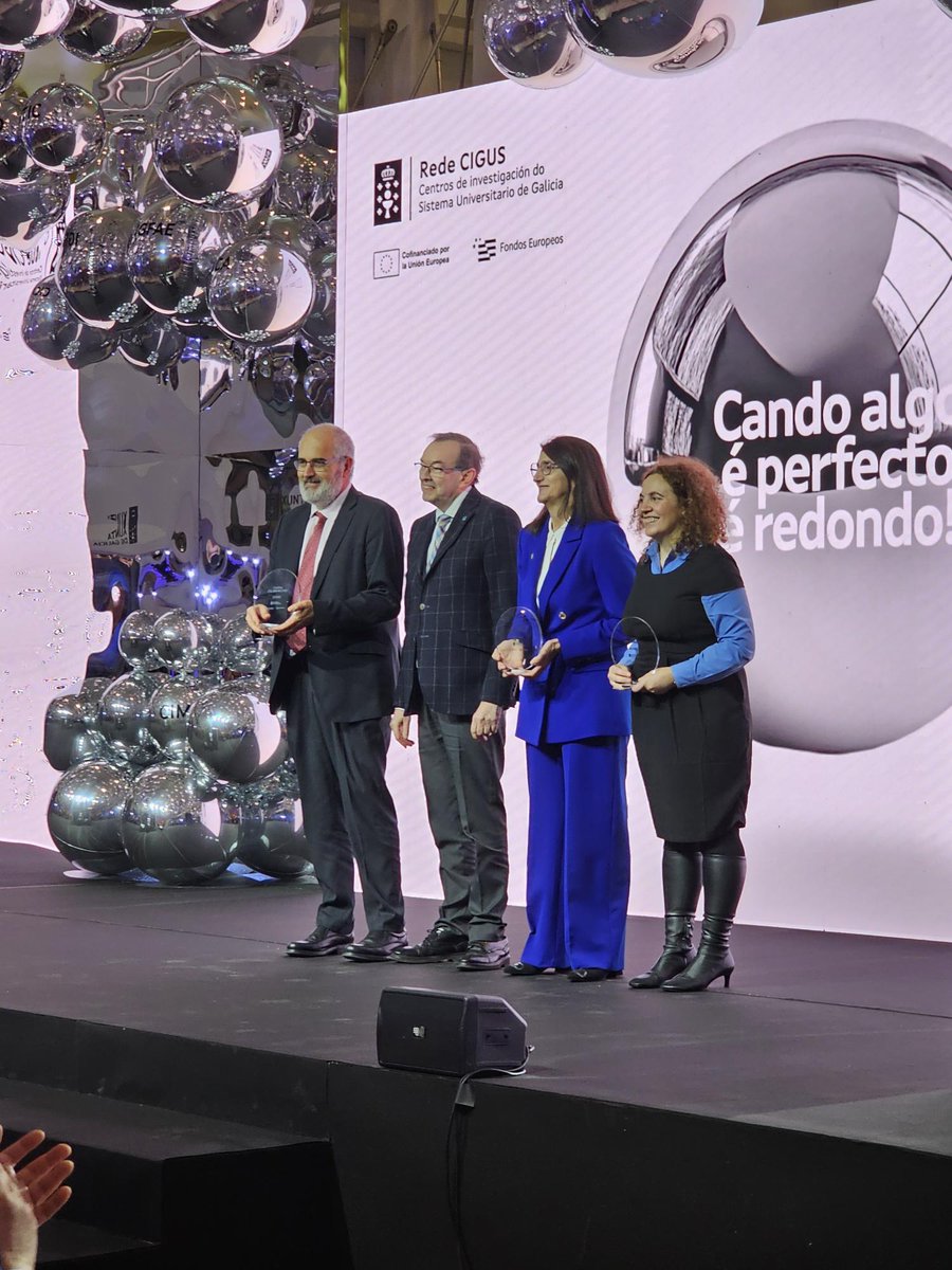 cintecx's tweet photo. 🏅 #CINTECX recibe el reconocimiento como Centro Colaborativo de la Rede #CIGUS. La directora del centro, Ángeles Sanroman, recibe el distintivo de la mano del Secretario de Universidade, José Alberto Díez de Castro.
#HRS4R #FEDERGalicia #EUFunds #RedeCIGUS #TeamCINTECX https://t.co/1uOORBsxlg