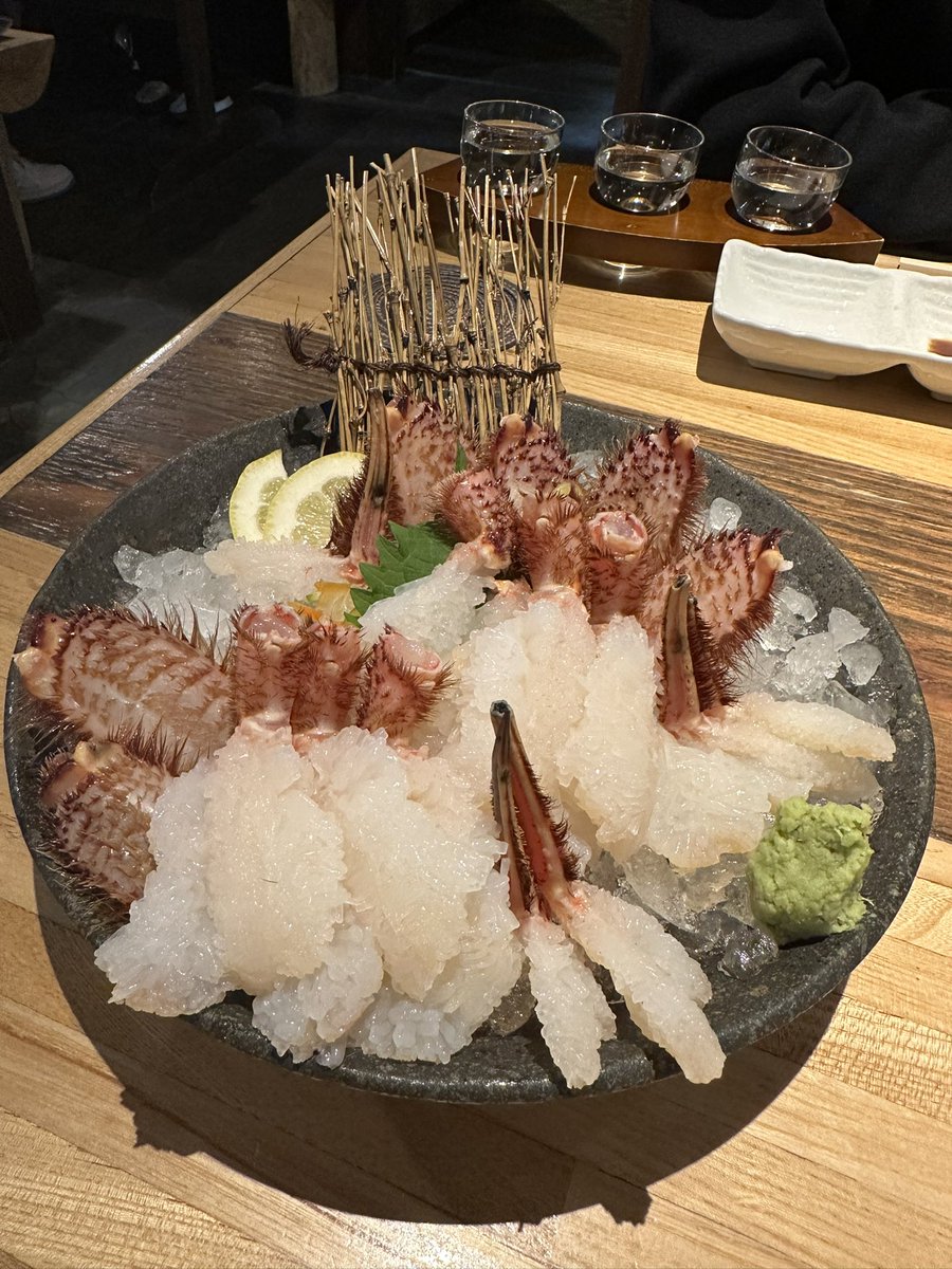 cocotak's tweet photo. 函館旅行の夕食は蟹料理で有名な函館海鮮料理海寿さんに行ってきました。
この店は蟹だけでなく鮑や海老、雲丹などの旬の魚介を最も美味しい調理法で出してくれる人気のお店です。
刺身の新鮮さと茹でた甘さはこれまで味わったことのない毛蟹でした。

動画はコチラ→ https://t.co/uggTIQ5VNT

#函館 https://t.co/2DJsiIVmJL