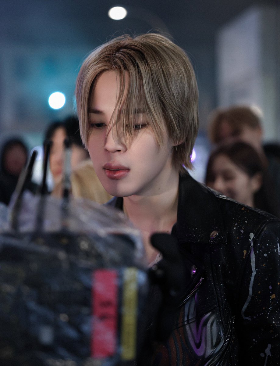 "Who" now ranks among the 100 biggest global chart hits of the 2020s decade ! 

Congratulations, Jimin 👏
RECORD MAKER JIMIN