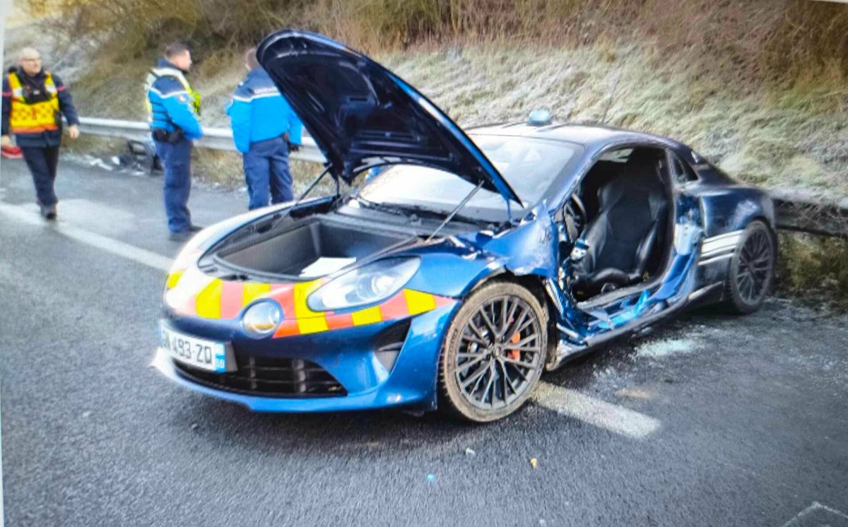 Go Fast sur l’A1 : 60 km de course-poursuite, 28 kg de drogue et une gendarme héroïque au volant de son Alpine
➡️ l.leparisien.fr/amyI