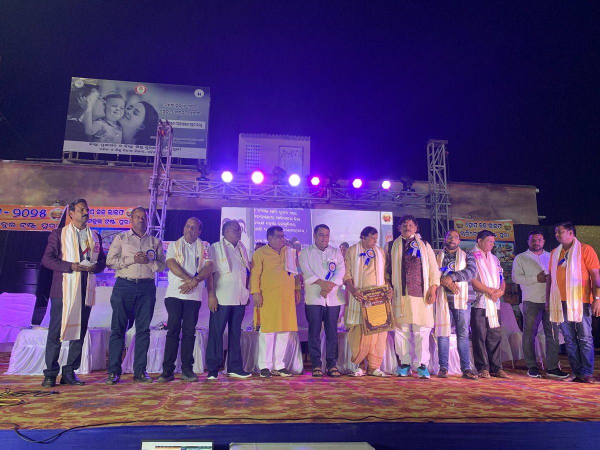 SureshNanda20's tweet photo. 5th Annual Function of our Hope Is Life Charitable Trust at Muktakash Rangamanch https://t.co/jl3PLON3Li