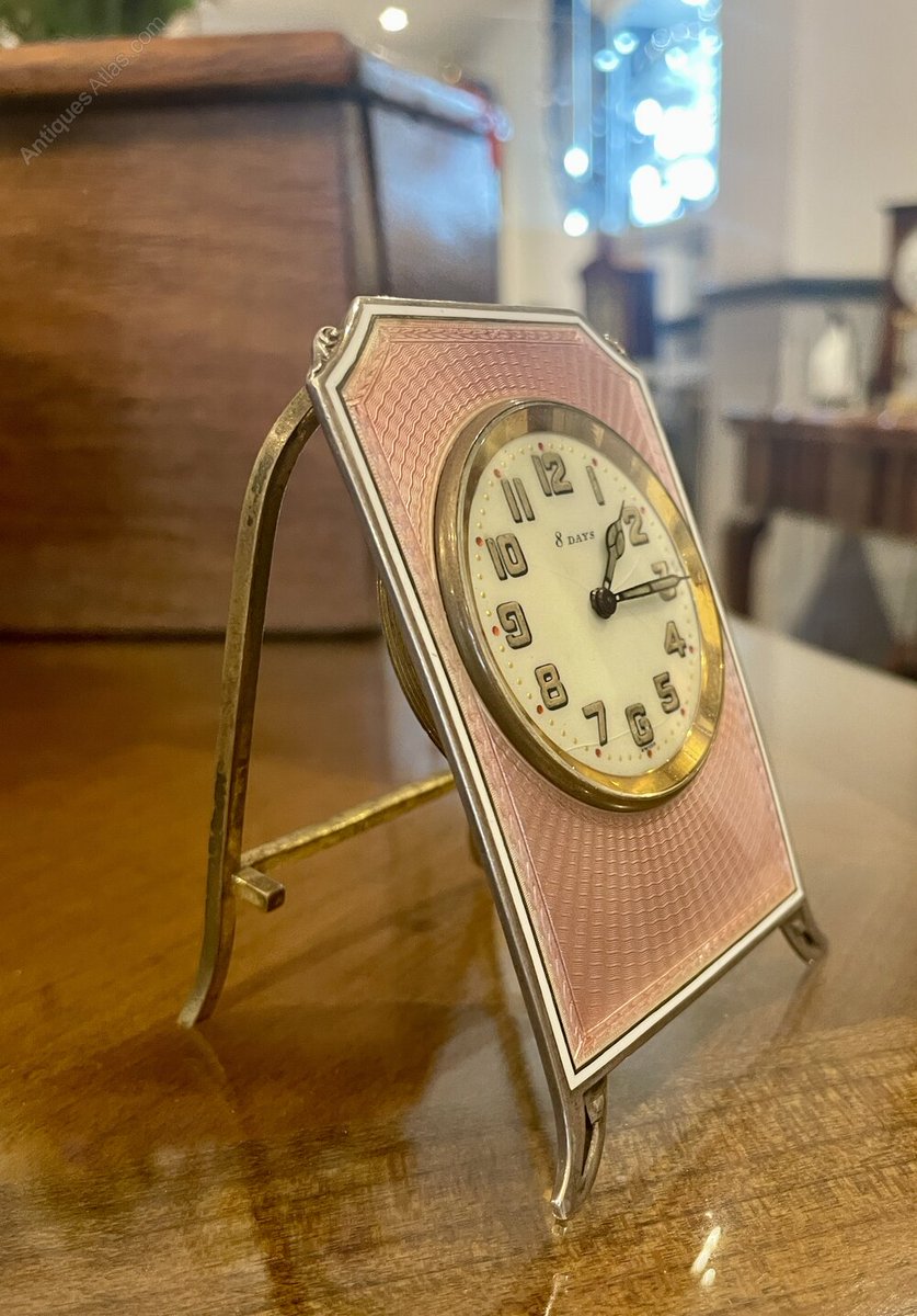 We have 1764 Antique Clocks for sale on Antiques Atlas
antiques-atlas.com/antiques/antiq…
Including this Pretty Little clock for Valentine💘🎁 Gifts
💘Silver and Guilloche Enamel 8 Day Strut Clock Id code is as1127a094  From Dorking Clock Centre 
#antiqueclock #antiqueclocks #antique
