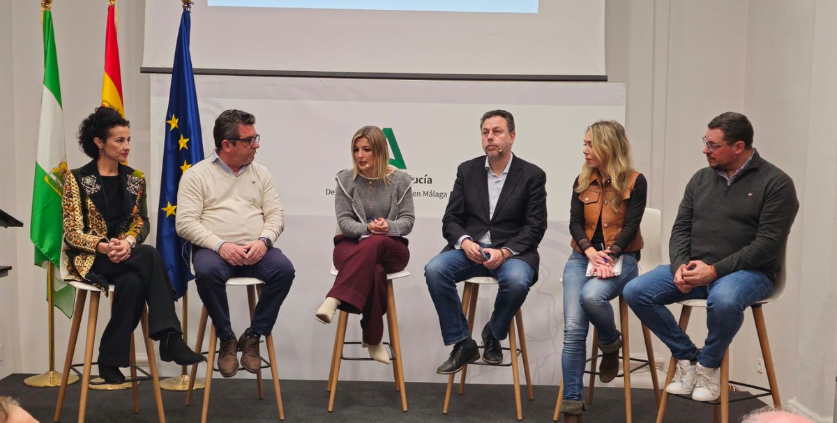 Especialistas de medios comunicación y técnicos de @infoca y <a href="/E112Andalucia/">EMA 112</a> analizan cómo abordar las emergencias en la jornada en #Málaga con motivo del #DíaEuropeoDel112. Con <a href="/ChusHeredia/">JesúsHerediaMadrazo</a>, <a href="/Lucinthe/">Cristina Mena</a>, <a href="/JJMadueno/">J.J. Madueño</a>, Rocío Pérez LLamas, Lola Rodríguez   y José Luis Pérez Valenzuela.