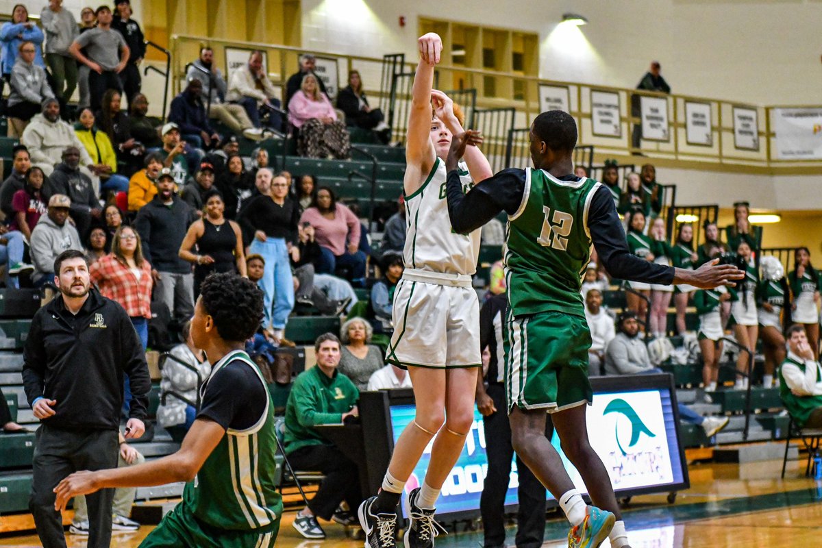 Congratulations to our Student-Athlete of the Week, Cooper Jones! 🐊 🏀 

Cooper tallied a double-double with 12 points and 13 rebounds in a 63-43 region win on the road vs Chapin on Friday night! This is his 2nd double-double of the season!