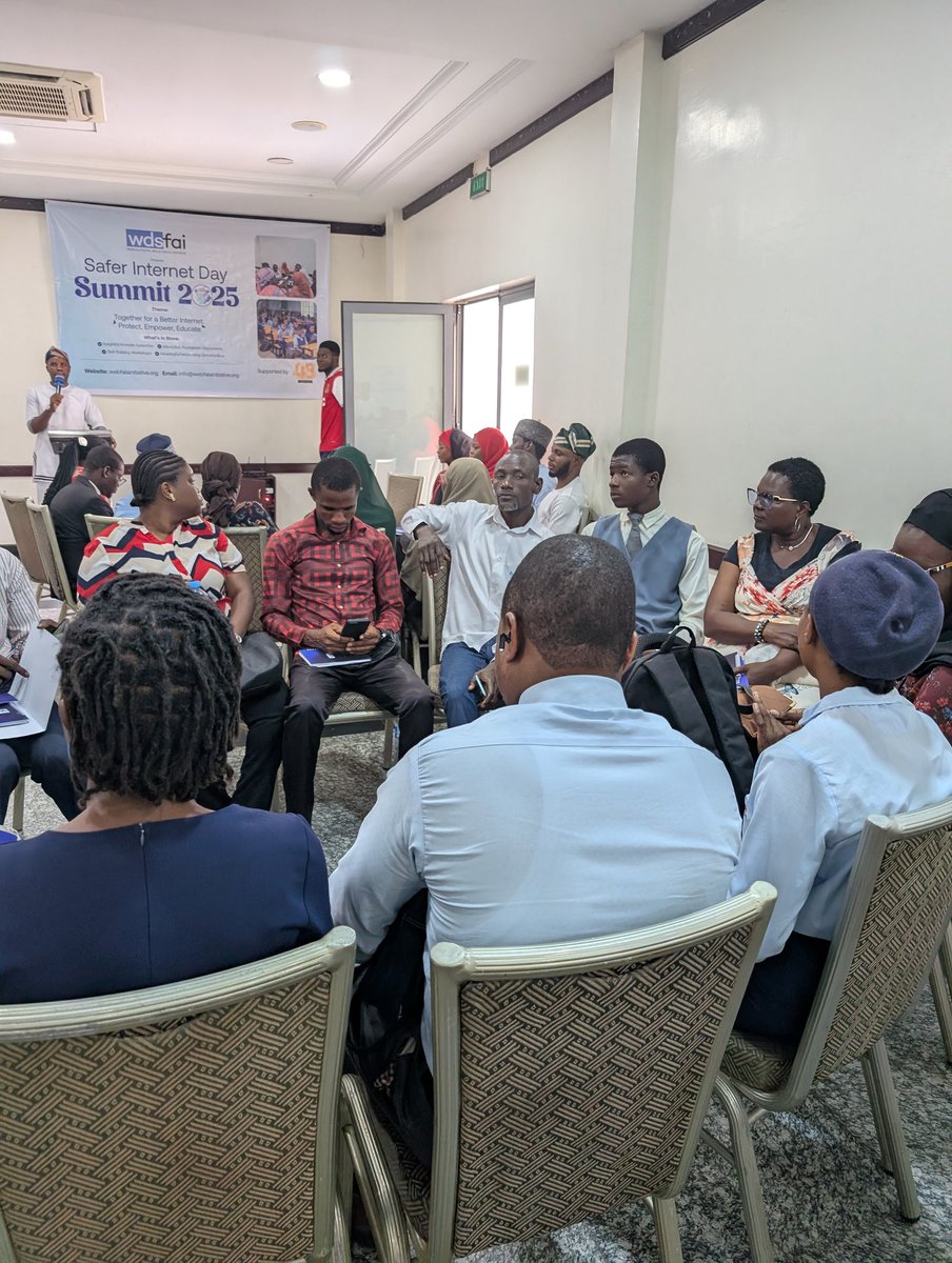 Webfalainitiat1's tweet image. For our second session, we split participants into groups and had engaging discussions on various topics related to digital safety, responsible online behavior, and cybersecurity. 

#Webfala #SaferInternetDay2025 #SaferInternetDay #SaferTogether #SID2025 #StaySafeOnline