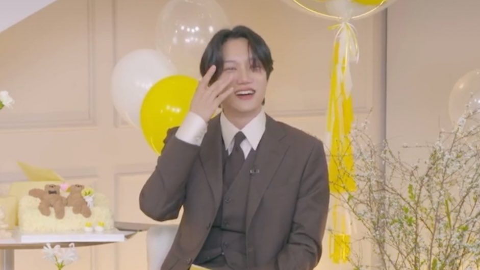 zkdlindaily's tweet photo. oh my jongin 😭

#HappilyEverAfterwithKai https://t.co/MbaSp02Ter