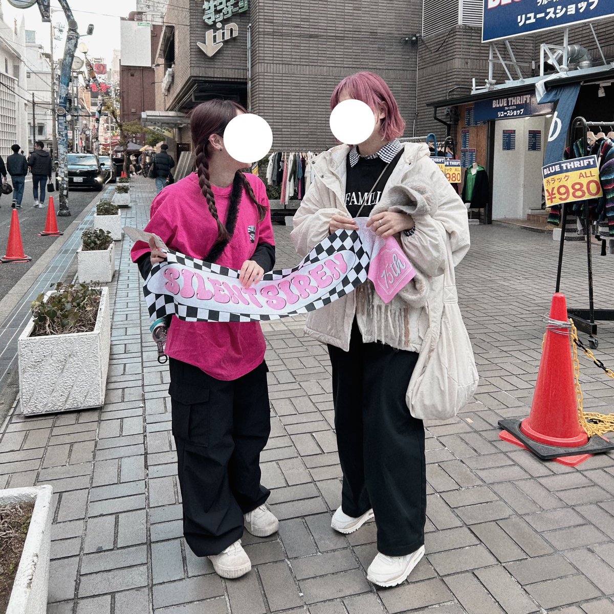 rn_nomad31's tweet photo. 大阪来てくれるの待ってたよ〜😭😭3人が仲良く楽しそうにライブしてくれてるだけで尊くて泣けちゃった！😭😭いつもバンドって最高だぜ！！！って全力で思わせてくれる！⊹⁺⸜(ᐡ⸝ɞ̴̶̷ ·̮ ɞ̴̶̷⸝ᐡ)⸝⁺⊹💕💧✨最前で見られて幸せだった！😣🩷
みんなでてっぺん取ろうぜ！！(🫵🏻 ᴖ ̫ ᴖ)
#サイサイ https://t.co/HIraDIz3EV