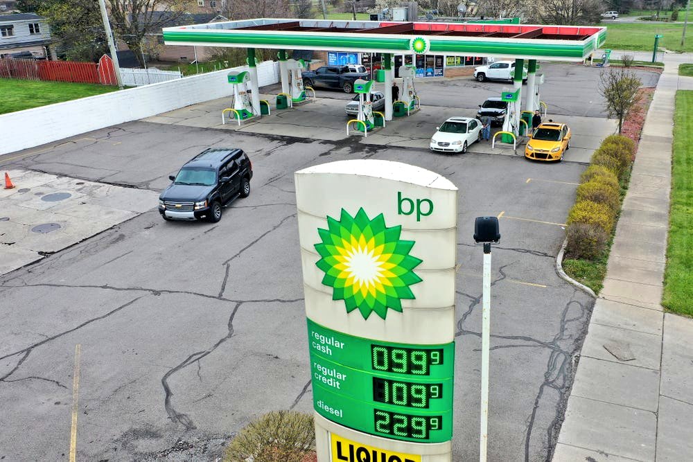 (Investing)"BP in Trasformazione: Calo degli Utili e Nuove Strategie per Affrontare le Sfide Ambientali"