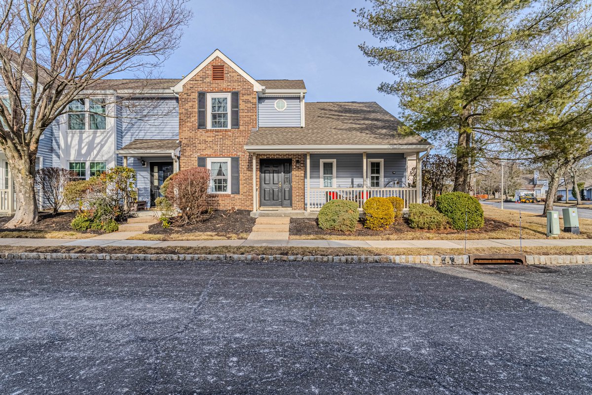FrancescaSells's tweet photo. 🏡Just listed this stunningly renovated end-unit townhome—and WOW, it’s a beauty! 
✨1 Washington Ct, East Windsor, NJ

📅Join us! Thurs 4-6pm, &amp; Sunday 12-2pm https://t.co/CR1NCmEkGd