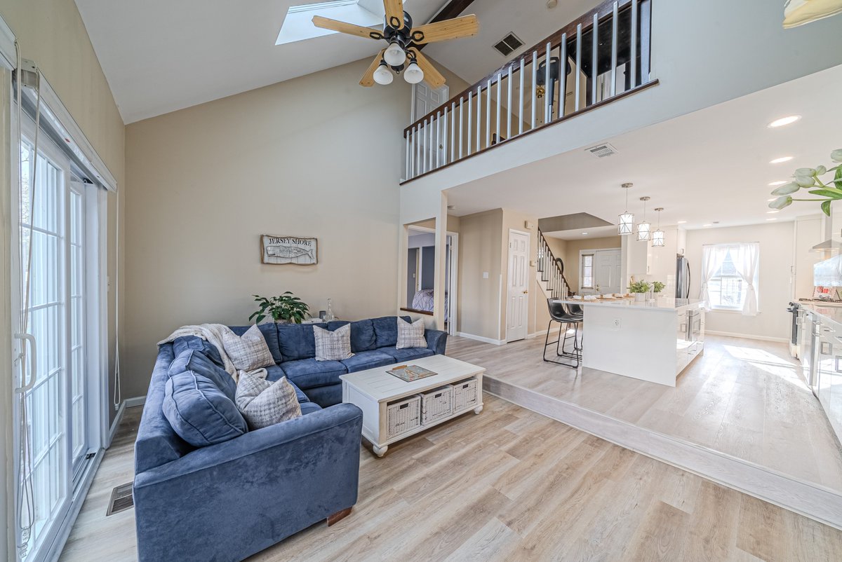 FrancescaSells's tweet photo. 🏡Just listed this stunningly renovated end-unit townhome—and WOW, it’s a beauty! 
✨1 Washington Ct, East Windsor, NJ

📅Join us! Thurs 4-6pm, &amp; Sunday 12-2pm https://t.co/CR1NCmEkGd
