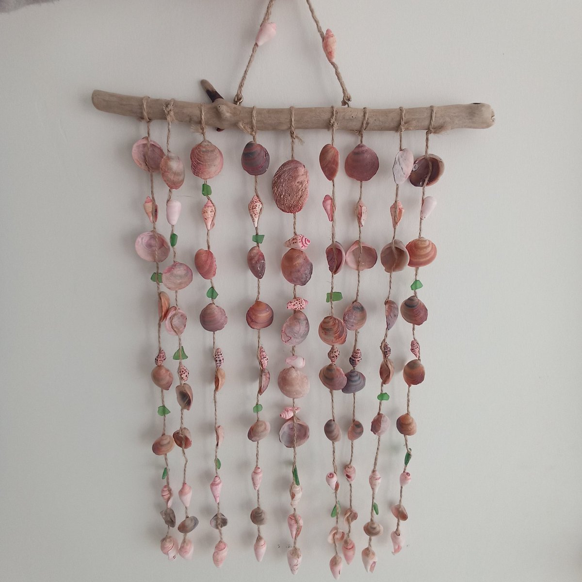 Ekateri74082035's tweet photo. Friends, hi! We really enjoyed creating this mobile with pink seashells and green sea glass. Do you like our new piece?
#SeashellArt #HandmadeDecor #CoastalStyle #SeaGlass #BeachVibes #OceanInspired #HomeDecor https://t.co/1t8CFfOCtN