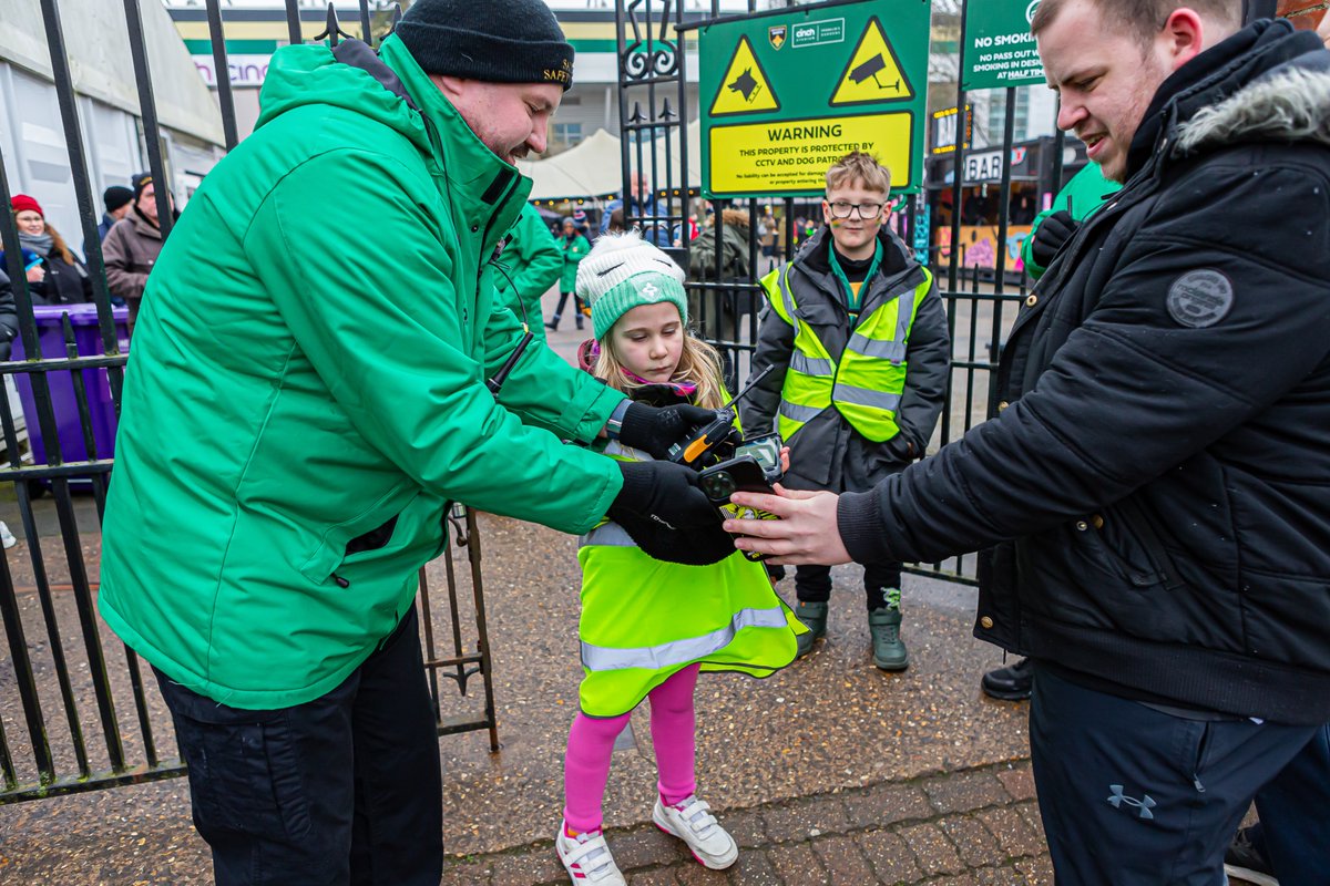 SaintsRugby's tweet photo. A huge thank you to all of our Mini Mes who joined us for Saturday's Junior Takeover 🙌

From fixing up the pitch to announcing the try-scorers, we think they all did an incredible job!