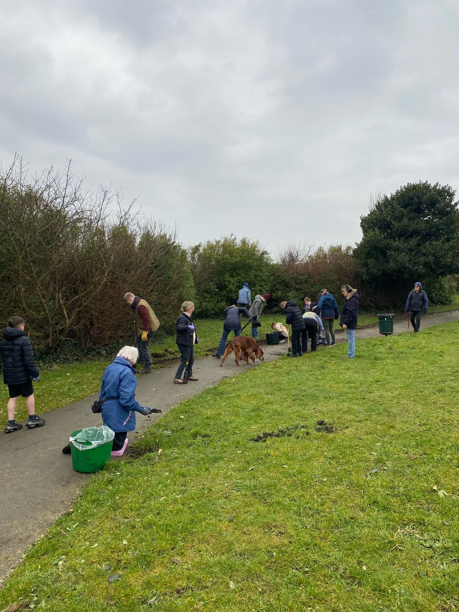 VolunteeringSefton (@vcsefton) on Twitter photo Pupils from <a href="/newfield_school/">Newfield School</a> working hard this morning, volunteering with <a href="/FoWSG1/">L22 Seafront Gardens</a>.
#StudentVolunteeringWeek Pupils from <a href="/newfield_school/">Newfield School</a> working hard this morning, volunteering with <a href="/FoWSG1/">L22 Seafront Gardens</a>.
#StudentVolunteeringWeek