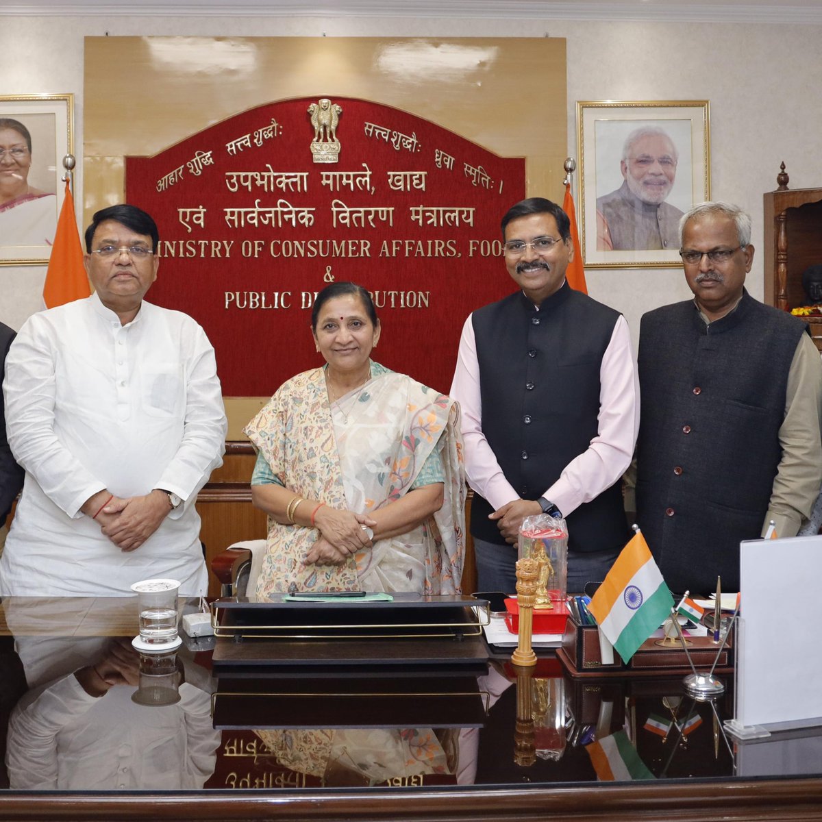 Nimu_Bambhaniya's tweet image. कृषि भवन कार्यालय में विभिन्न राज्यों के प्रतिनिधियों से शिष्टाचार मुलाकात हुई और क्षेत्रीय विकास के महत्वपूर्ण विषयों पर चर्चा हुई।

#KrishiBhawan #RegionalDevelopment #NationBuilding