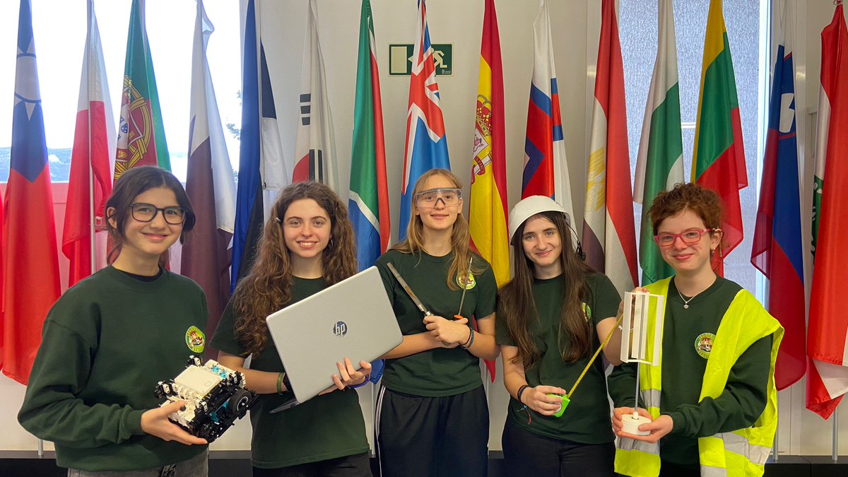 Celebramos el Día Internacional de la Mujer y la Niña en la Ciencia con nuestras chicas de <a href="/LegoBeavers/">Legotronic Beavers</a> 💚💪
#DiaInternacionalMujerNinaCiencia