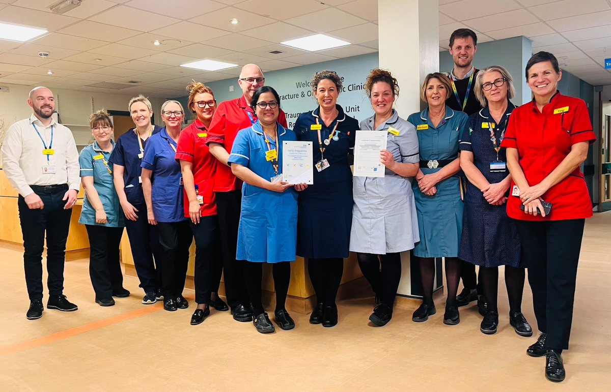 AnneP247's tweet image. The very fabulous ,cohesive , caring team Trauma Assessment Unit (TAU) so delighted for them to achieve Silver level accreditation today 🎉⭐️⭐️@Antonialynch @TweetToOlivia @MsQueenvic @jasonlugg @RUHBath @MelanieLBroad