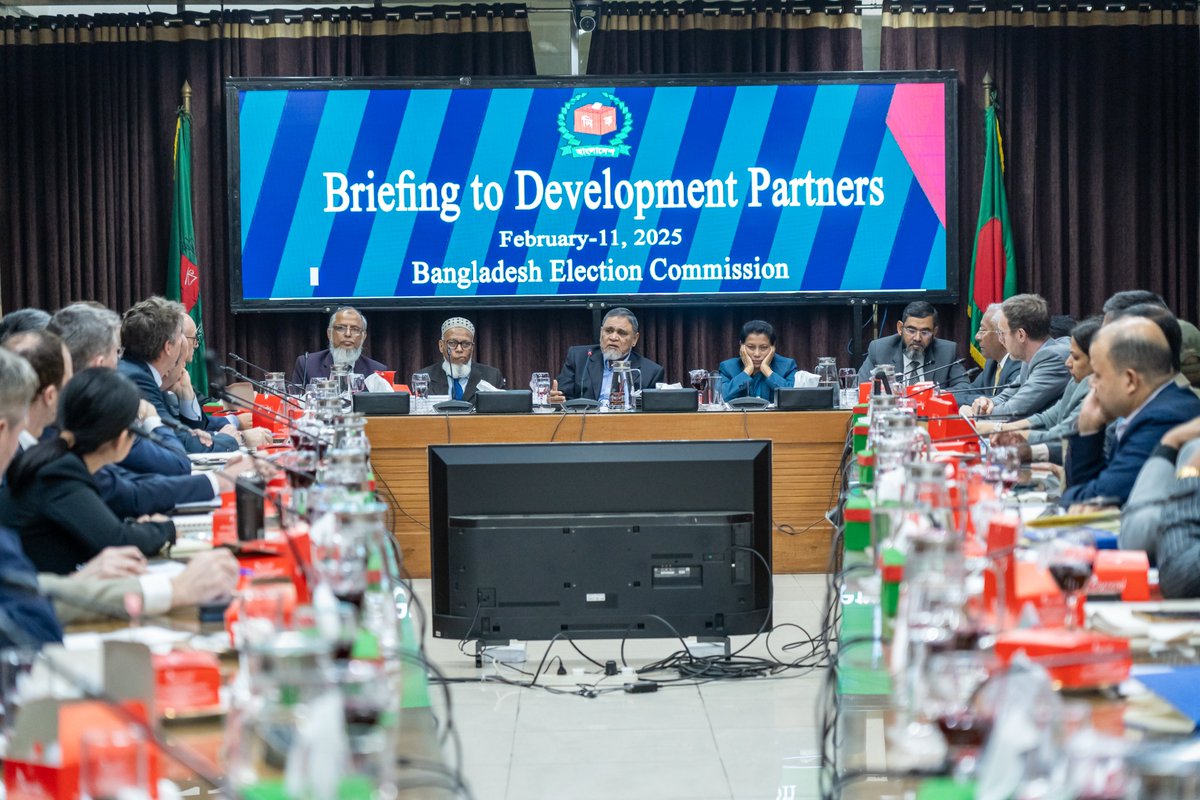 📢 "We are supporting the Election Commission to conduct a free &amp; fair election, with the hope that it will be the best election in Bangladesh's history."- <a href="/StefanLiller/">Stefan Liller</a>, RR <a href="/UNDP/">UN Development</a> 🇧🇩. Read more: t.ly/gzzA7