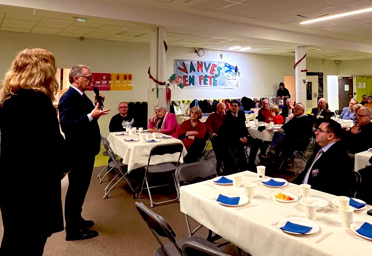 Avec Philippe Juvin (@avecjuvin) on Twitter photo Hier soir à Vanves, <a href="/philippejuvin/">🇫🇷 🇪🇺 Pr Philippe Juvin MD PhD</a> retrouvait <a href="/SandrineBourg/">Sandrine Bourg</a> et <a href="/bgauducheau/">Bernard Gauducheau</a> pour échanger avec les adhérents de la 10e circonscription des Hauts-de-Seine ! Hier soir à Vanves, <a href="/philippejuvin/">🇫🇷 🇪🇺 Pr Philippe Juvin MD PhD</a> retrouvait <a href="/SandrineBourg/">Sandrine Bourg</a> et <a href="/bgauducheau/">Bernard Gauducheau</a> pour échanger avec les adhérents de la 10e circonscription des Hauts-de-Seine !
