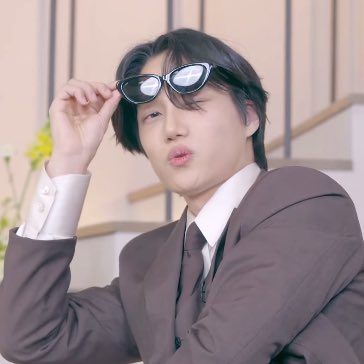 بچه رئیس برگشته تا کیپاپو نجات بده .
#EXO <a href="/weareoneEXO/">EXO</a>